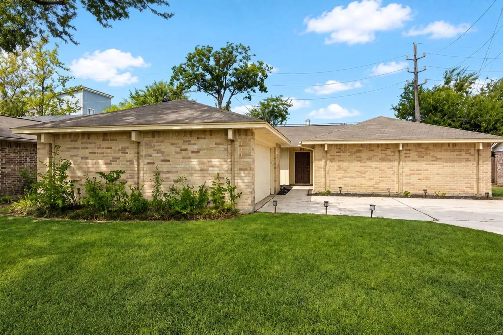 10411 Rabbit Oak Drive Houston, TX 77065