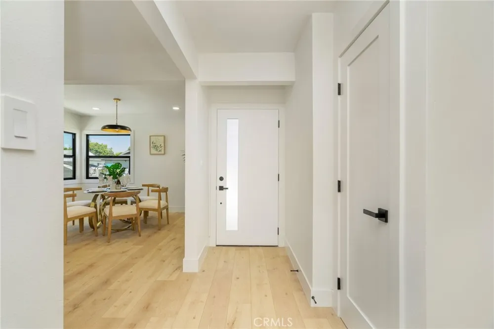 17200 Lanark Street Lake Balboa, CA 91406