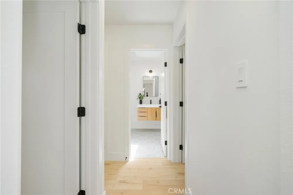 17200 Lanark Street Lake Balboa, CA 91406