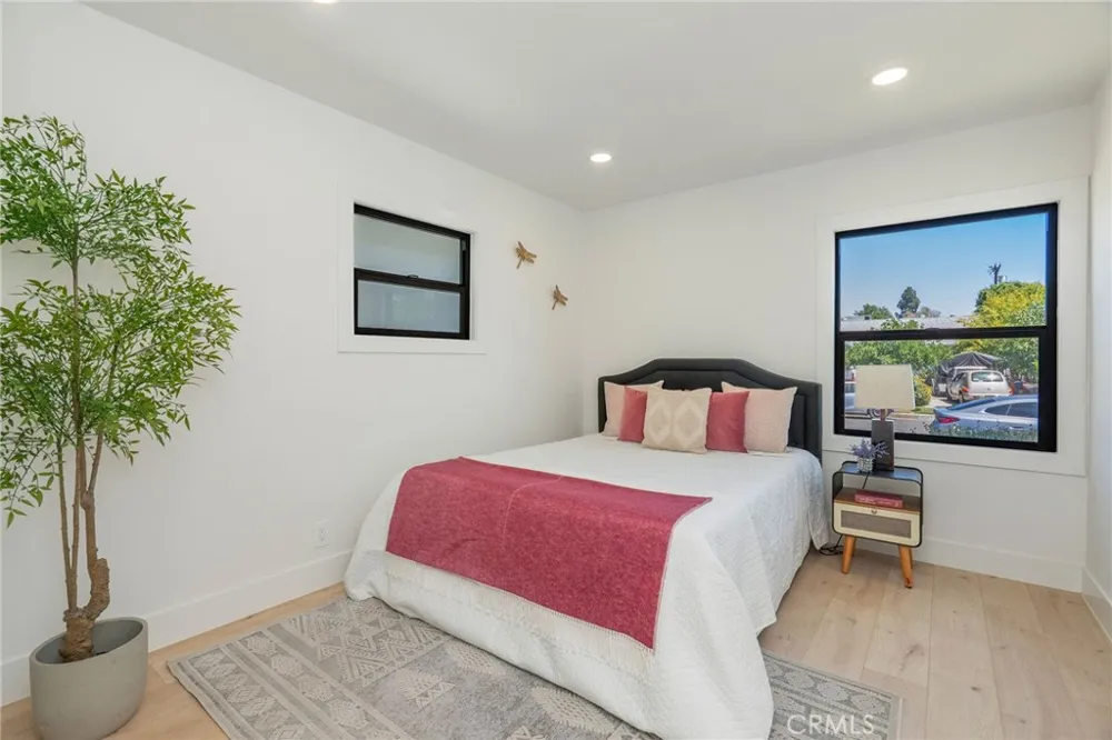 17200 Lanark Street Lake Balboa, CA 91406