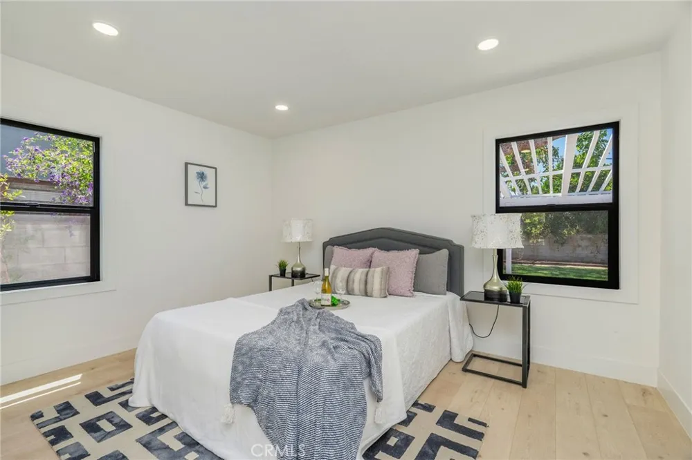 17200 Lanark Street Lake Balboa, CA 91406