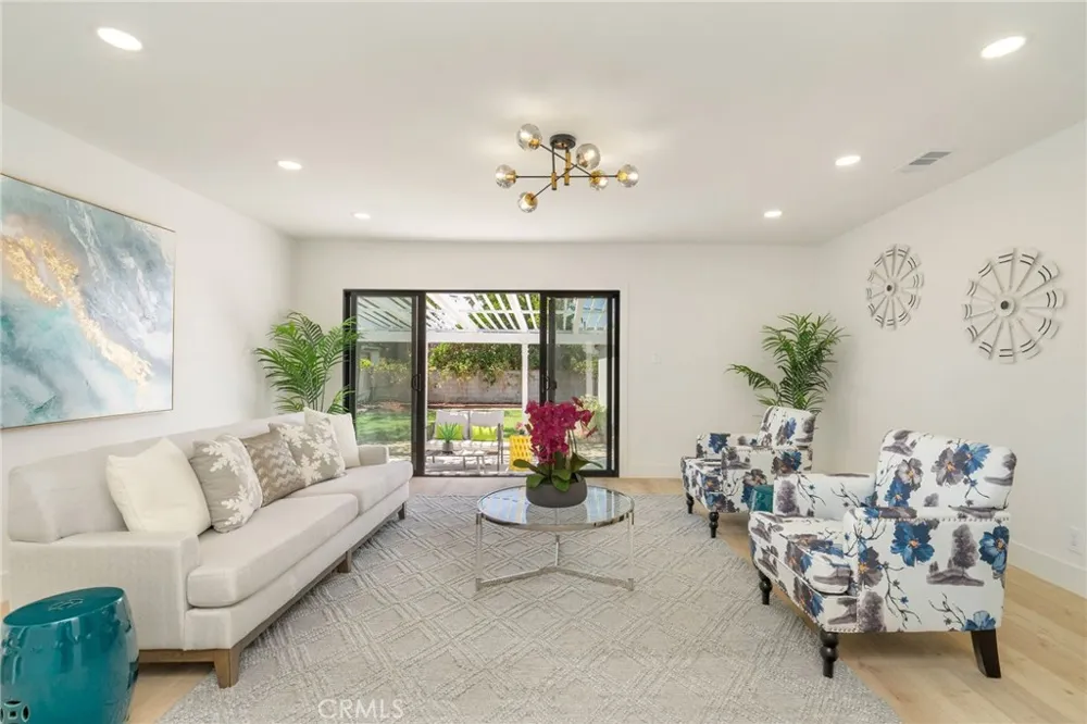 17200 Lanark Street Lake Balboa, CA 91406
