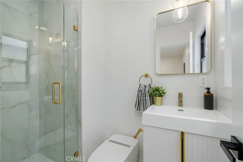 17200 Lanark Street Lake Balboa, CA 91406