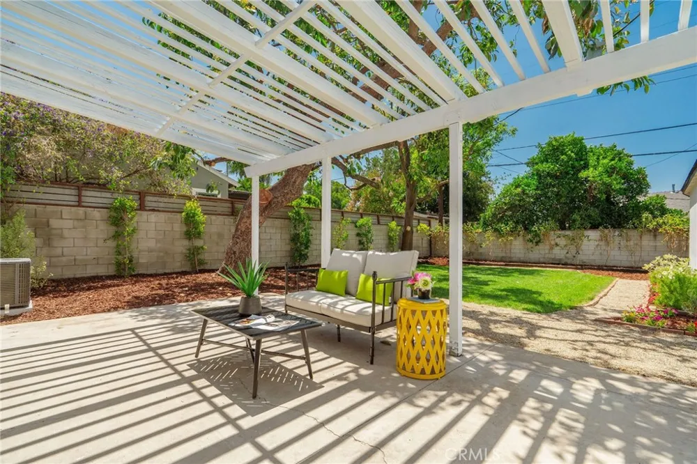 17200 Lanark Street Lake Balboa, CA 91406