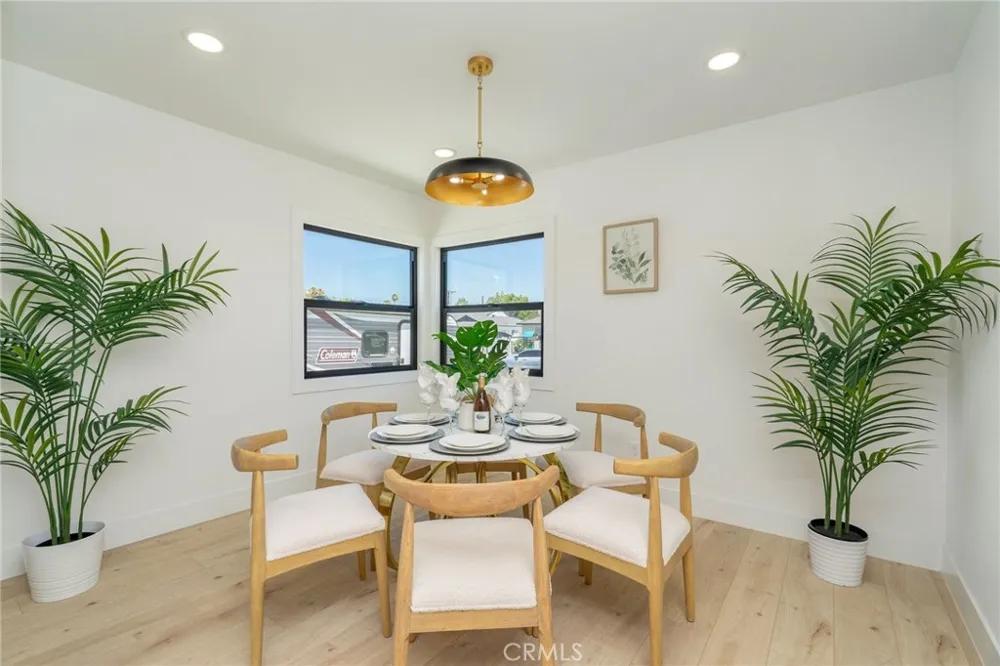 17200 Lanark Street Lake Balboa, CA 91406