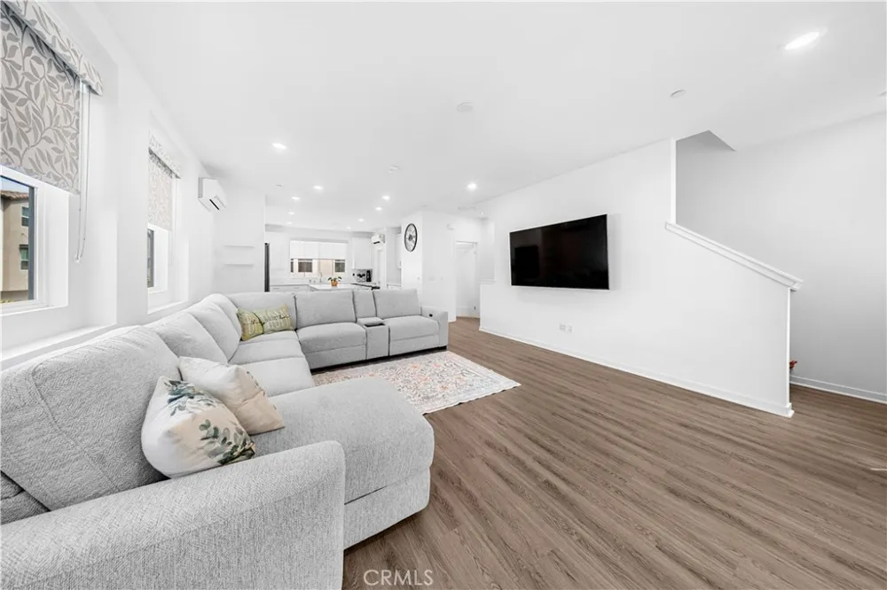 667 Lemon Lane Covina, CA 91723