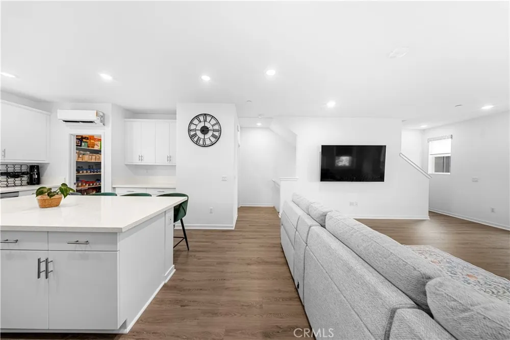 667 Lemon Lane Covina, CA 91723
