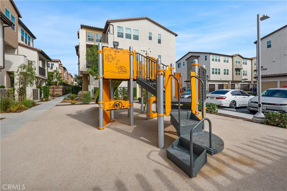667 Lemon Lane Covina, CA 91723