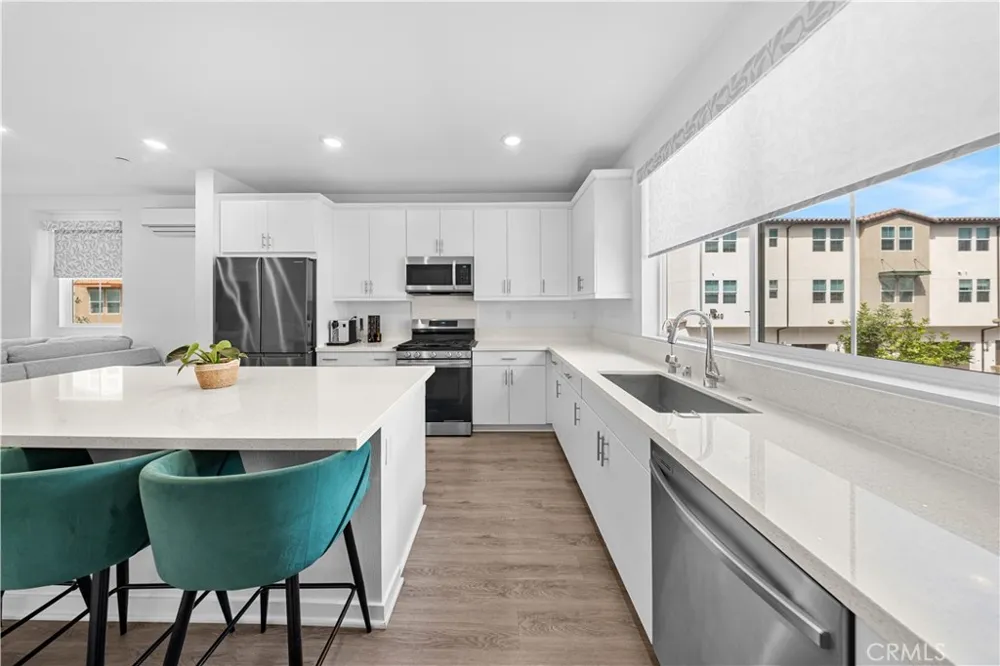 667 Lemon Lane Covina, CA 91723