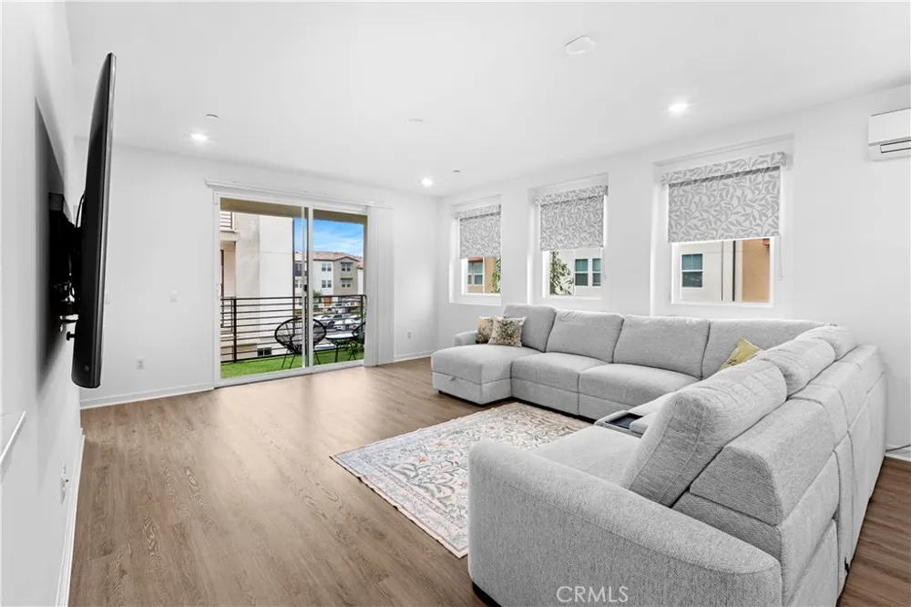 667 Lemon Lane Covina, CA 91723