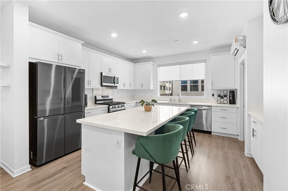 667 Lemon Lane Covina, CA 91723