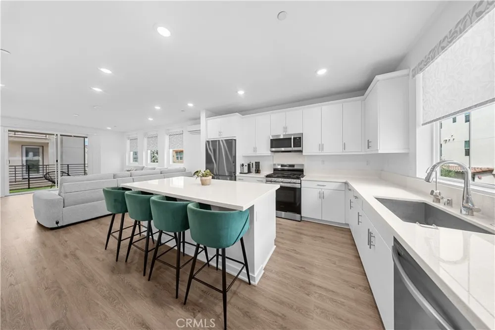 667 Lemon Lane Covina, CA 91723