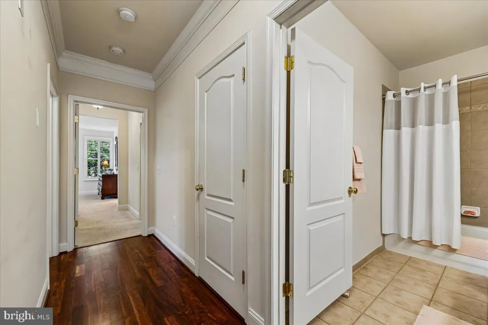 9403 BLACKWELL #301 Rockville, MD 20850