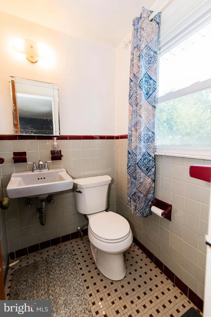 794 NORTH HILLS AVENUE Glenside, PA 19038