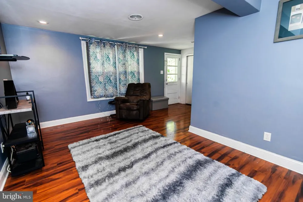 794 NORTH HILLS AVENUE Glenside, PA 19038
