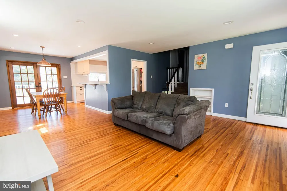 794 NORTH HILLS AVENUE Glenside, PA 19038