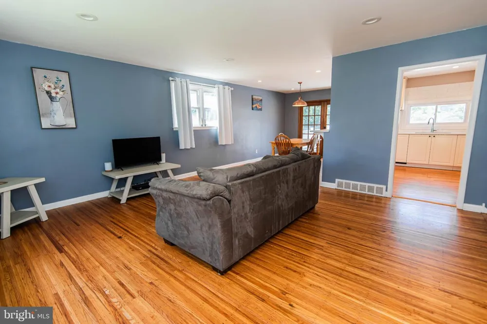 794 NORTH HILLS AVENUE Glenside, PA 19038