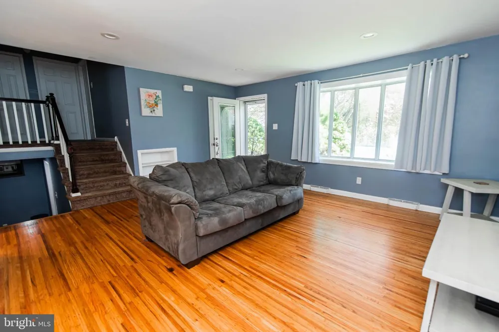 794 NORTH HILLS AVENUE Glenside, PA 19038