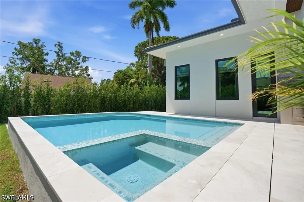 8th Terrace Naples, FL 34102