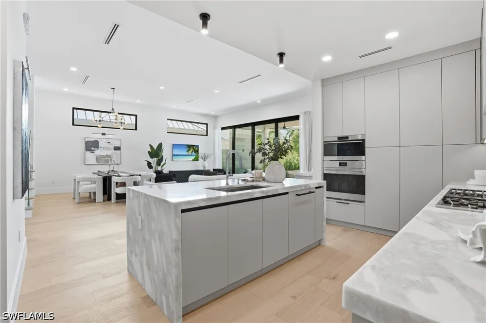 8th Terrace Naples, FL 34102