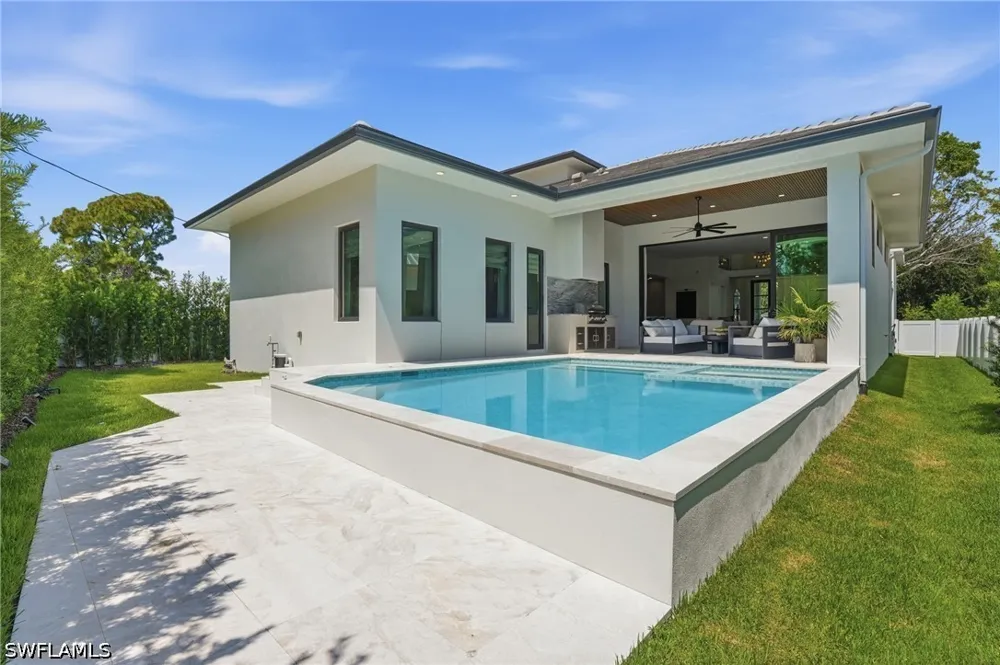 8th Terrace Naples, FL 34102