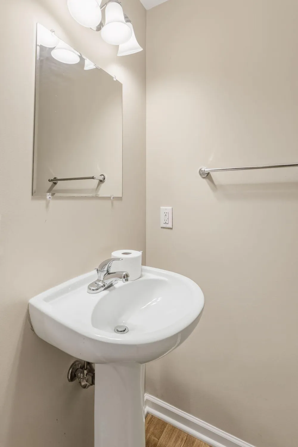 2128 Sherwood Avenue Holland, MI 49423