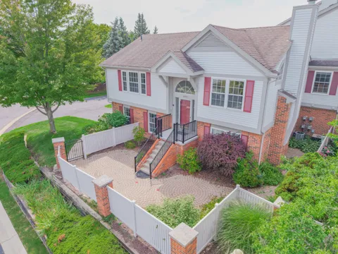 49800 Pointe Crossing