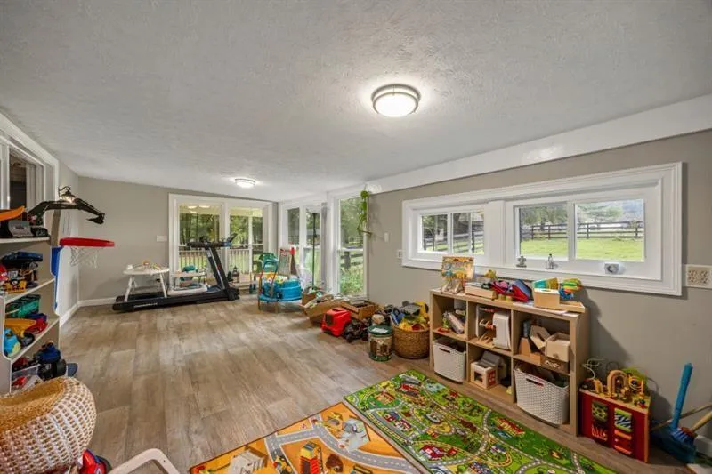 285 Air Acres Way Woodstock, GA 30188