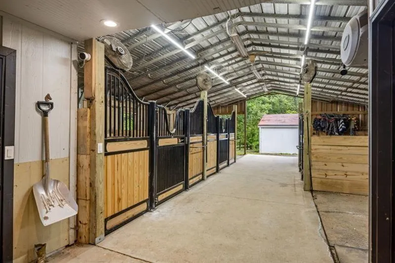 285 Air Acres Way Woodstock, GA 30188