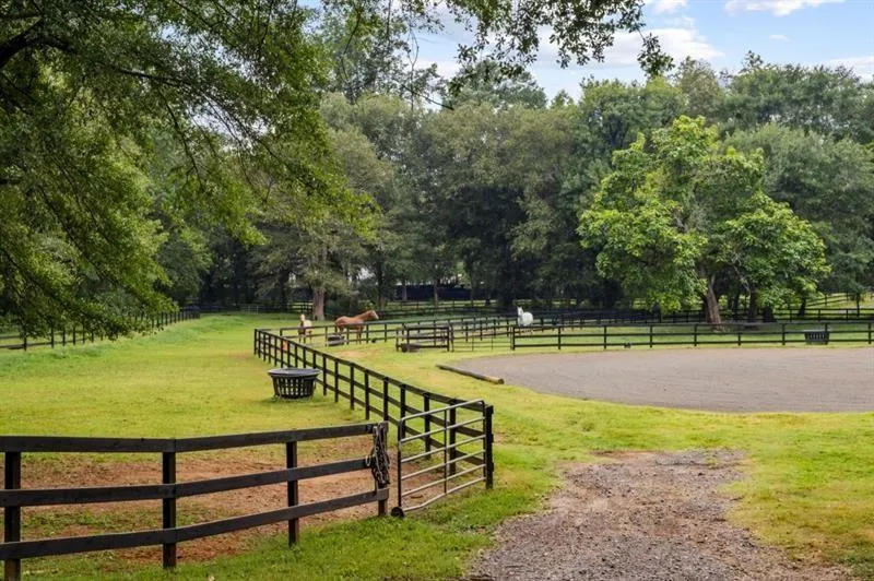 285 Air Acres Way Woodstock, GA 30188