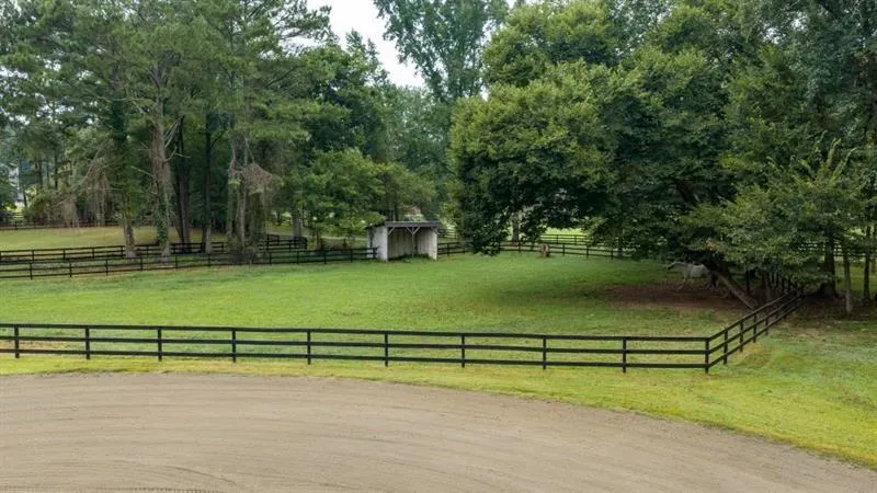 285 Air Acres Way Woodstock, GA 30188
