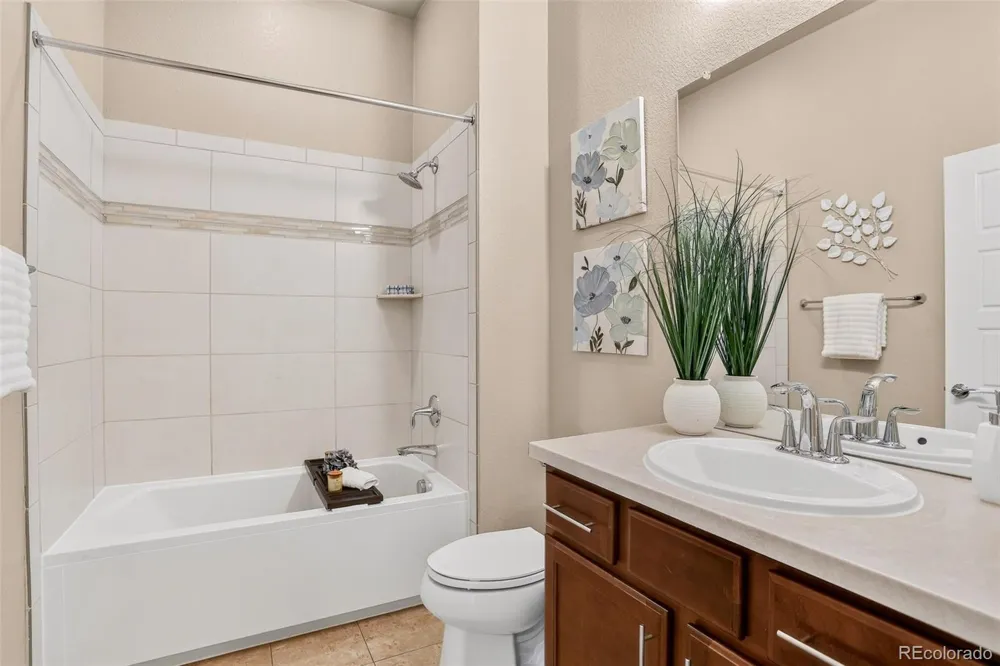 8242 E 55th Place Denver, CO 80238