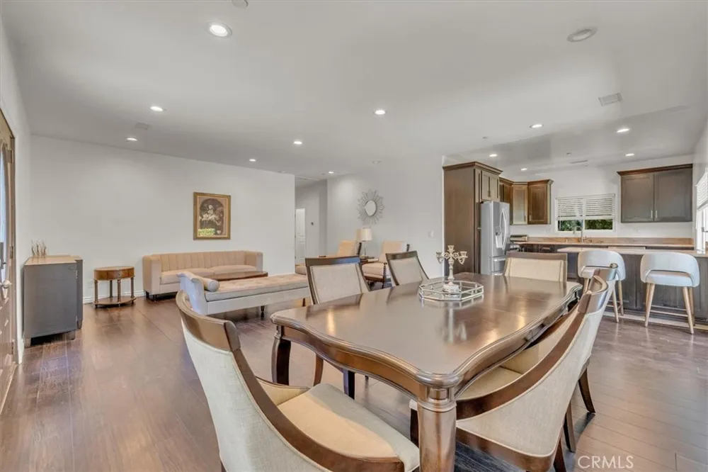 22720 Oxnard Street Woodland Hills, CA 91367