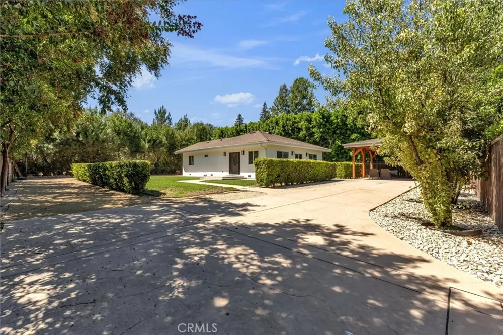 22720 Oxnard Street Woodland Hills, CA 91367