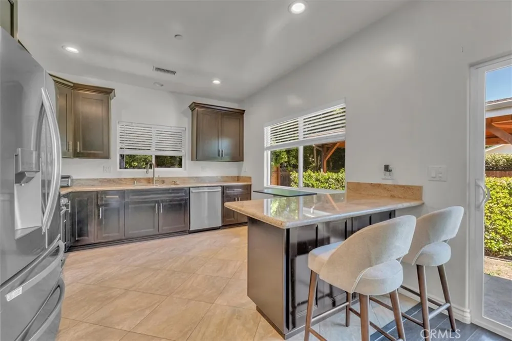 22720 Oxnard Street Woodland Hills, CA 91367