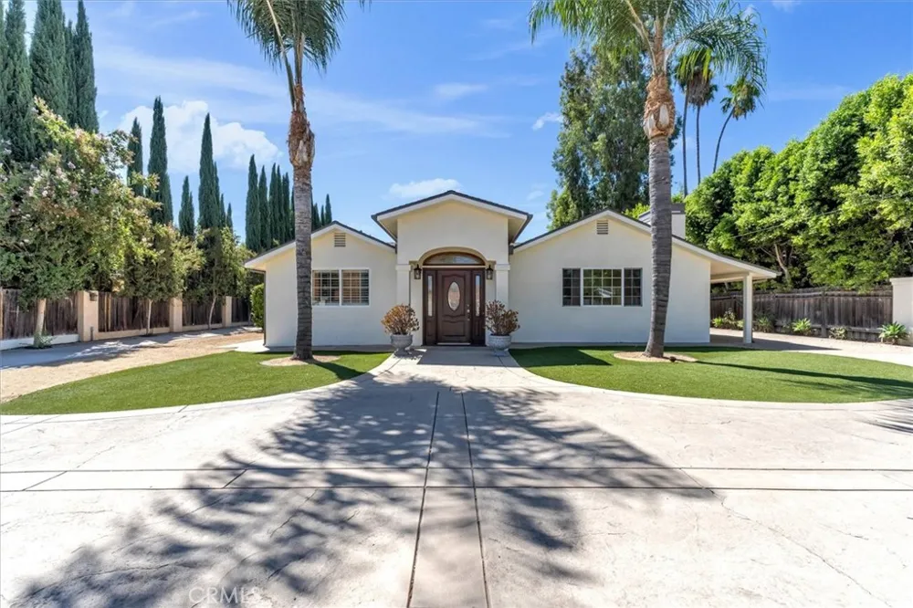 22720 Oxnard Street Woodland Hills, CA 91367