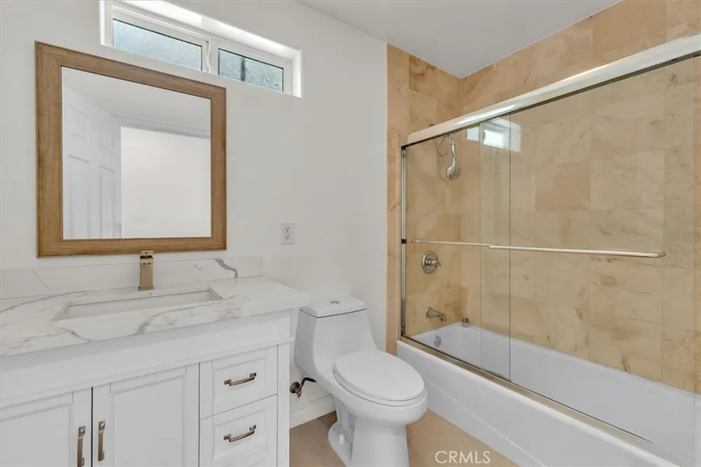 22720 Oxnard Street Woodland Hills, CA 91367