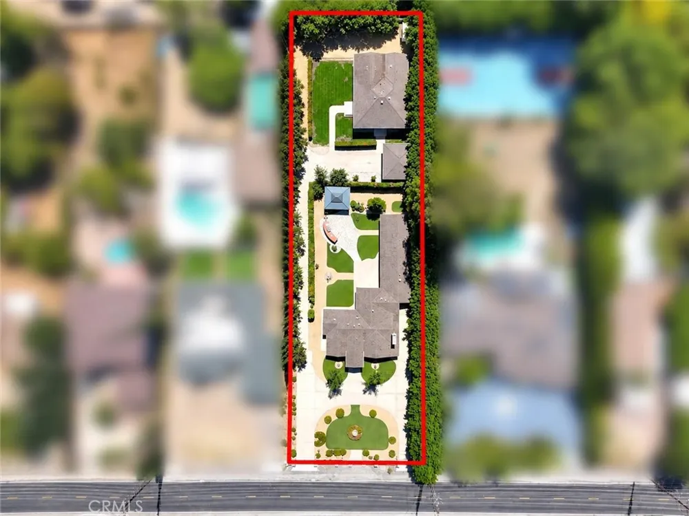 22720 Oxnard Street Woodland Hills, CA 91367
