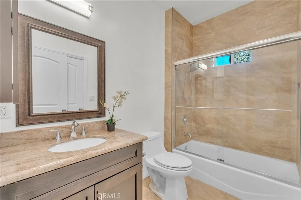 22720 Oxnard Street Woodland Hills, CA 91367