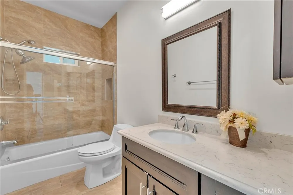 22720 Oxnard Street Woodland Hills, CA 91367