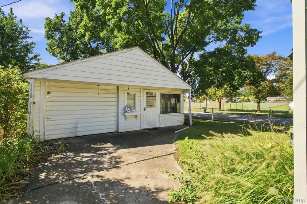 531 Highland Avenue Clawson City, MI 48017