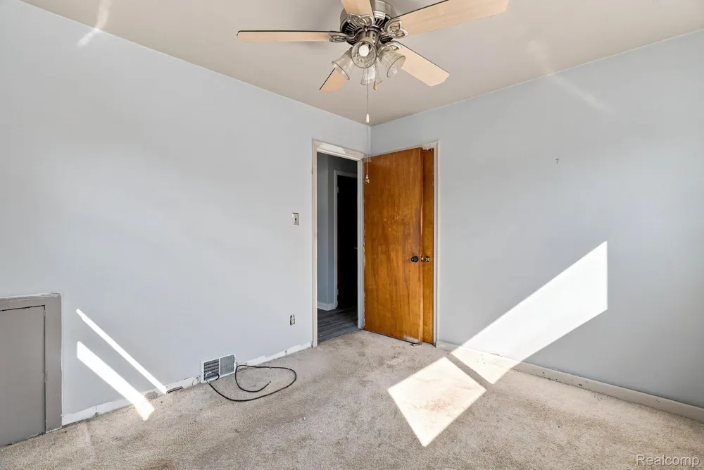 531 Highland Avenue Clawson City, MI 48017