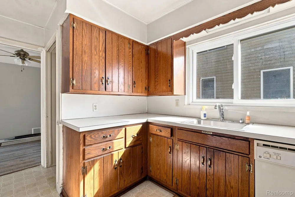 531 Highland Avenue Clawson City, MI 48017