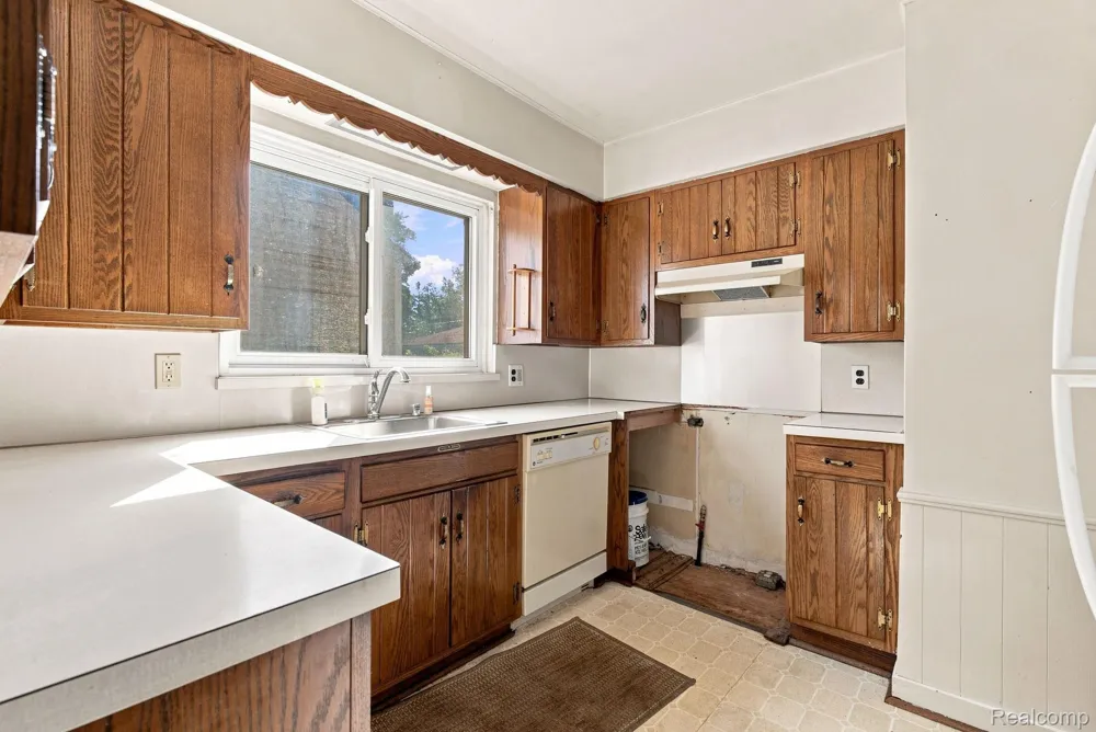 531 Highland Avenue Clawson City, MI 48017