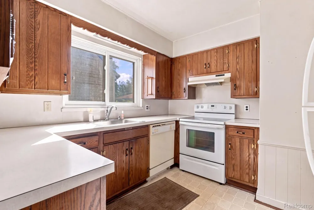 531 Highland Avenue Clawson City, MI 48017