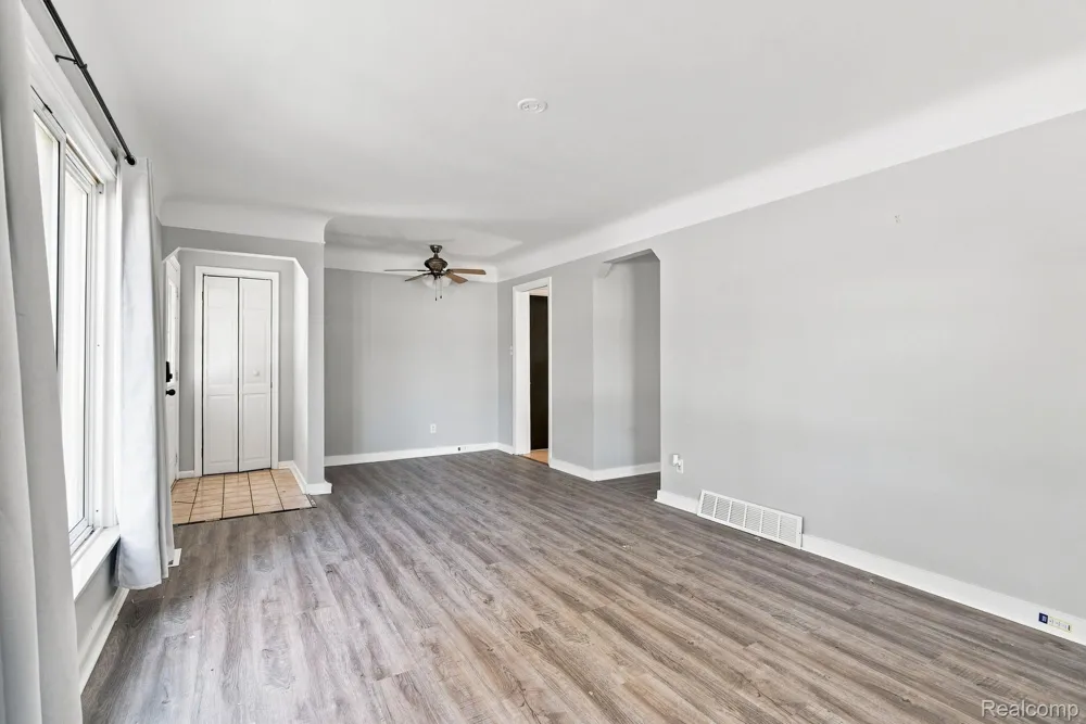 531 Highland Avenue Clawson City, MI 48017