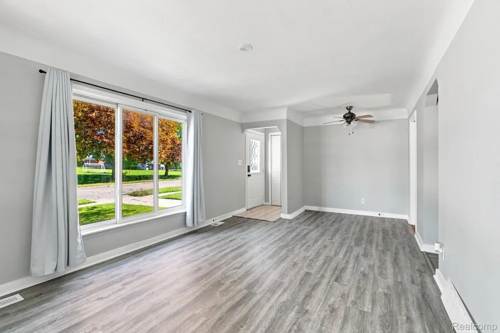 531 Highland Avenue Clawson City, MI 48017