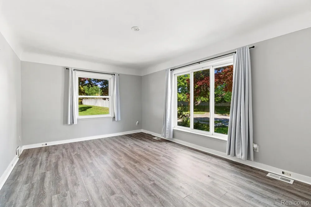 531 Highland Avenue Clawson City, MI 48017