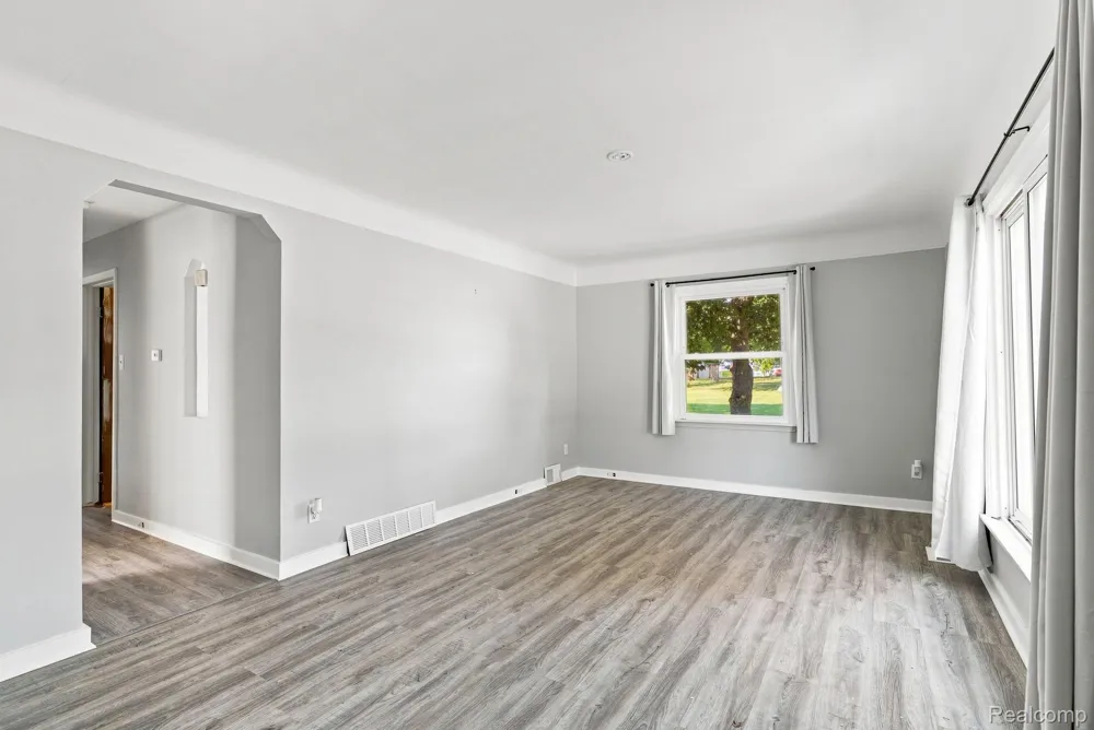 531 Highland Avenue Clawson City, MI 48017