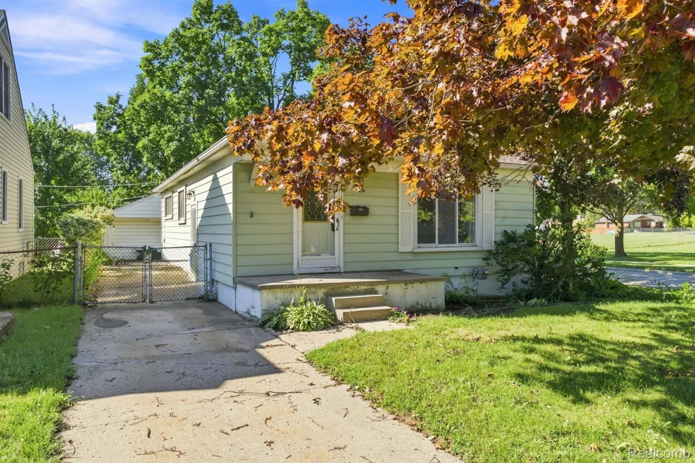 531 Highland Avenue Clawson City, MI 48017